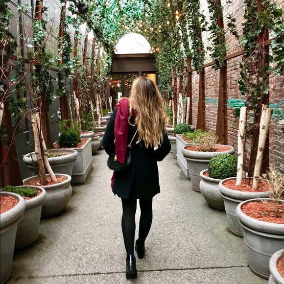 Hi, I’m Sarah, lifelong shopaholic! 💕 - Picture 2 of 3